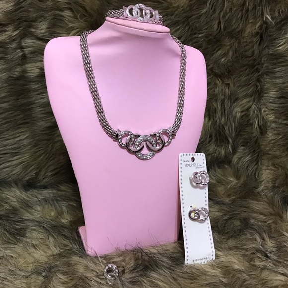 Gold Necklace Set - Picture 6 of 7